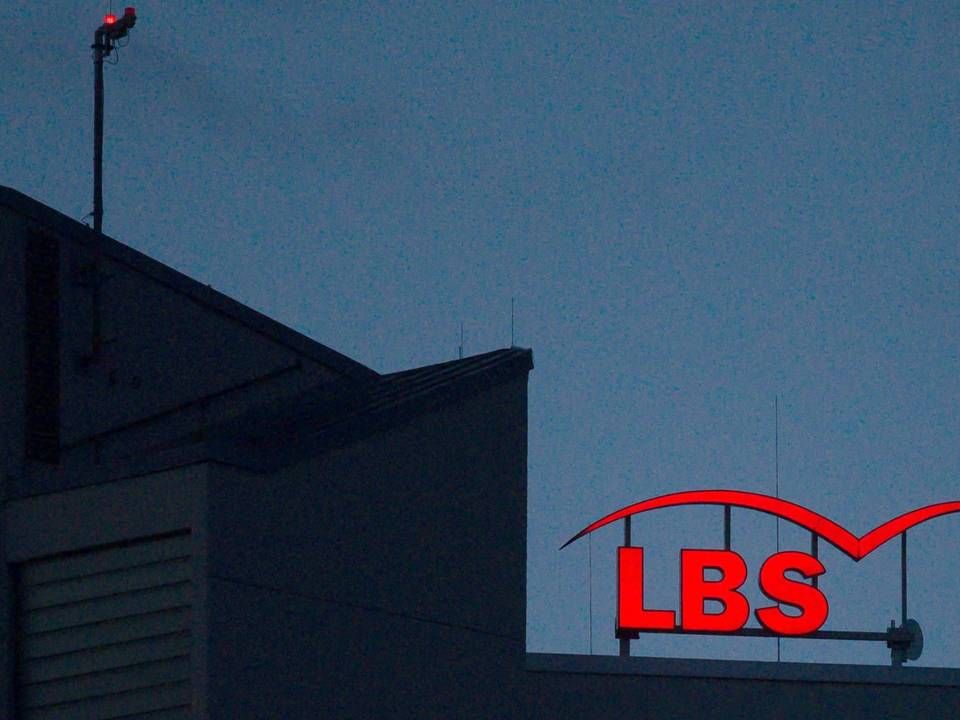 Das LBS-Logo auf einem Gebäude in Stuttgart. | Foto: picture alliance/Marijan Murat/dpa