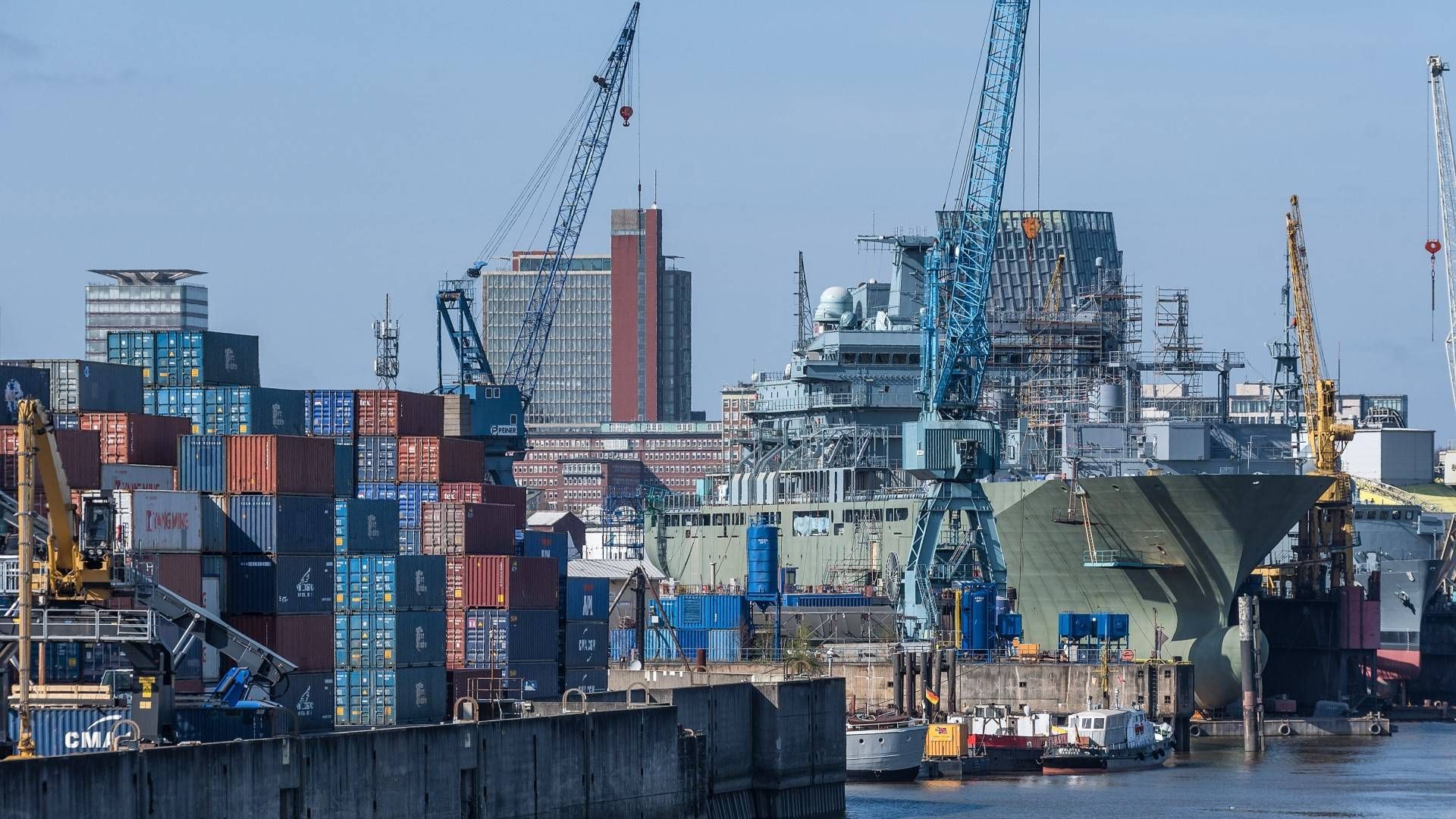 Das größte Schiff der deutschen Marine, das Versorgungsschiff "Bonn" im Hamburger Hafen (Symbolbild). | Foto: picture alliance/Fotostand