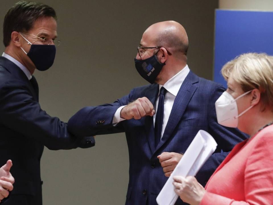 Der niederländische Premierminister Mark Rutte, EU-Ratspräsident Charles Michel und Bundeskanzlerin Angela Merkel. | Foto: picture alliance / AP Photo / Ritzau Scanpix