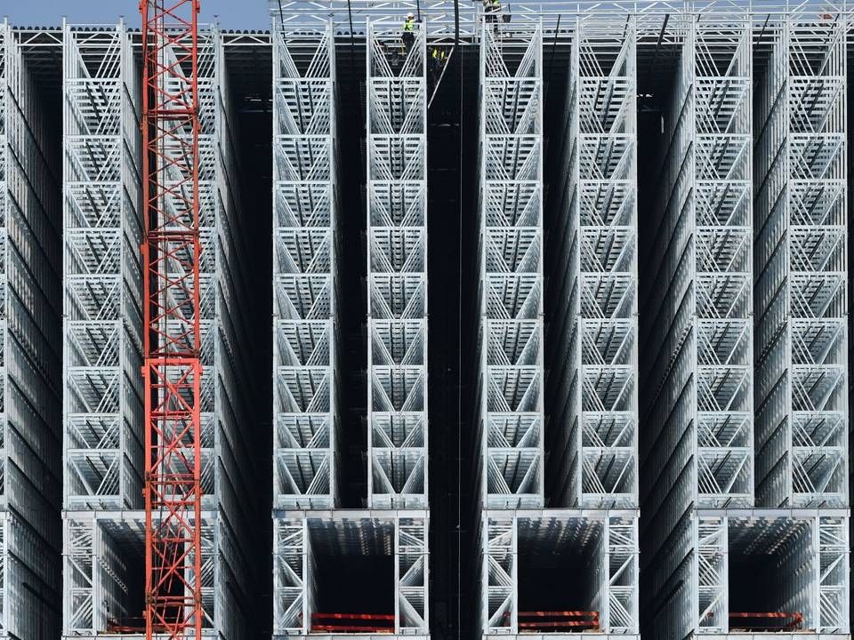 Bauleute errichten die Stahlkonstruktion für ein Warenlager in Arnstadt | Foto: picture alliance/Martin Schutt/dpa-Zentralbild/ZB