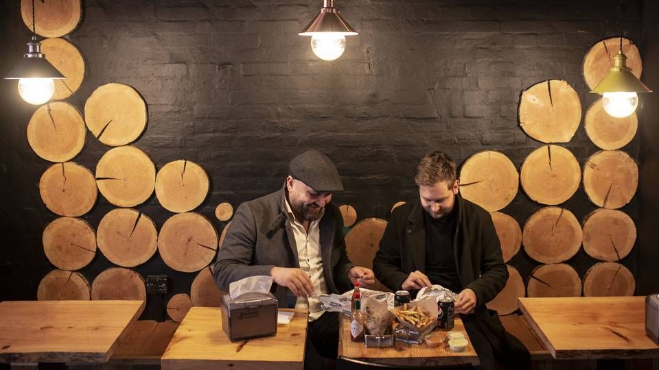 Stifter af Burger Shack, Qasem Ziar og den nu tidligere direktør, Christoffer Noe Fotograferet i restauranten på Frederiksgade i Aarhus. | Foto: Christian Lykking/JPA