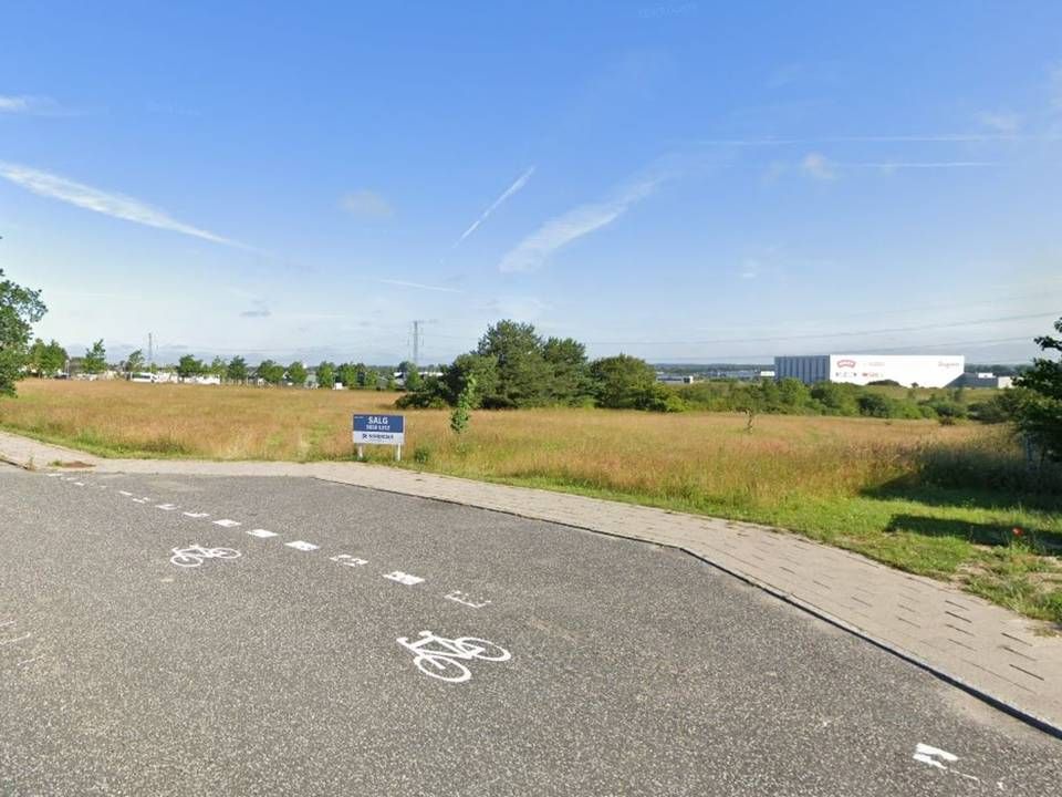 Det er på denne grund i Ringsted, at Svanen Gruppen skal bygge nye boliger i form af rækkehuse. | Foto: Google Maps