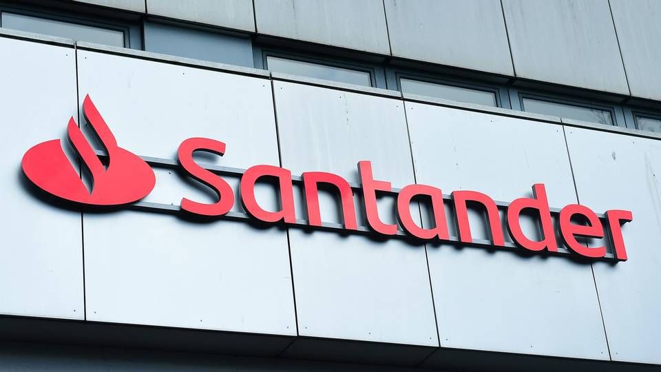 Schriftzug Santander Consumer Bank in Essen. | Foto: picture alliance/Revierfoto/Revierfoto/dpa