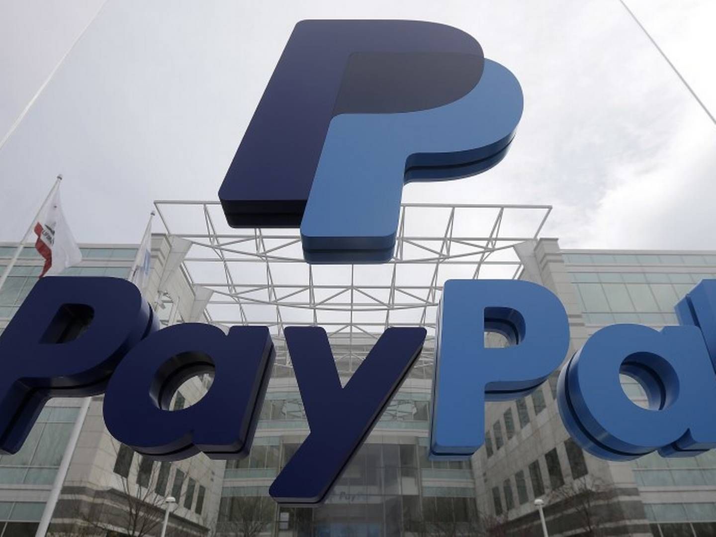 PayPal opplyser at en stor del av suksessen i kvartalet skyldes at mange selskaper har opplevd store fremskritt innen nettsalg hvor PayPal-tjenestene brukes. | Foto: Jeff Chiu/AP