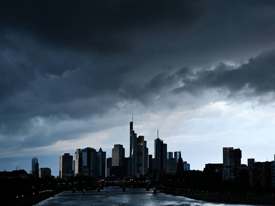 Dunkle Regenwolken über der Skyline der Bankenstadt Frankfurt. (Symbolbild) | Foto: picture alliance/Arne Dedert/dpa