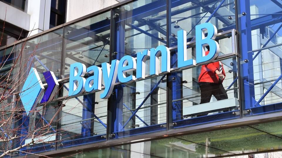Logo der BayernLB am Hauptsitz in München | Foto: picture alliance / Sven Simon