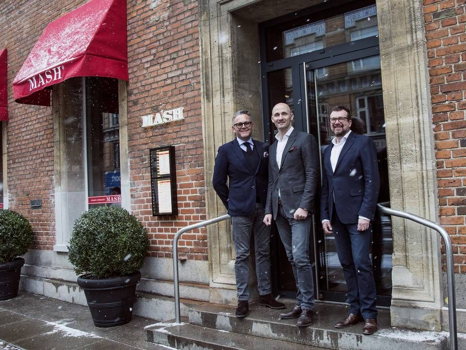 Hovedaktionær Jesper Boelskifte (midt) ejer sammen med Mikkel Glahn (tv) og Erik Gemal (th) restaurantkæden Mash, der står for modern american steakhouse. I 2009 åbnede den første restaurant i Bredgade i København. | Foto: PR/Copenhagen Concepts