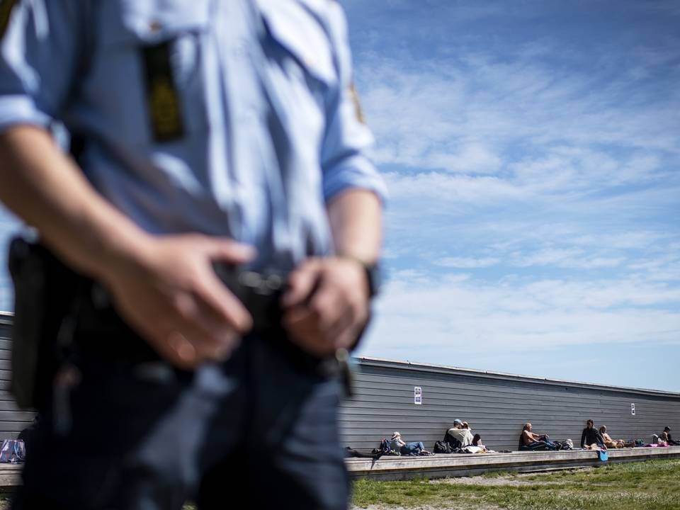 Efter en episode i slutningen af marts sagde Østjyllands Politi, at det var helt uacceptabelt, at to betjente blev mødt af et angreb, da en ung mand hostede og råbte op om "corona". | Foto: Joachim Ladefoged/IND