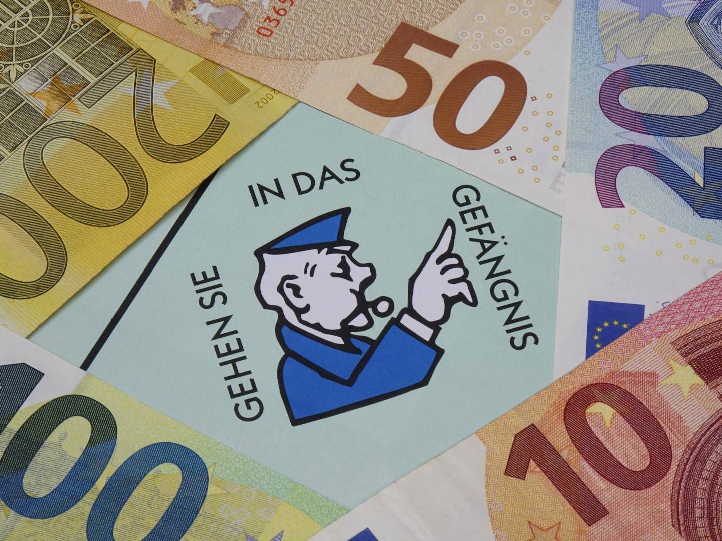 Auf einem Monopolyfeld liegen Geldscheine (Symbolbild) | Foto: picture alliance/dpa-Zentralbild