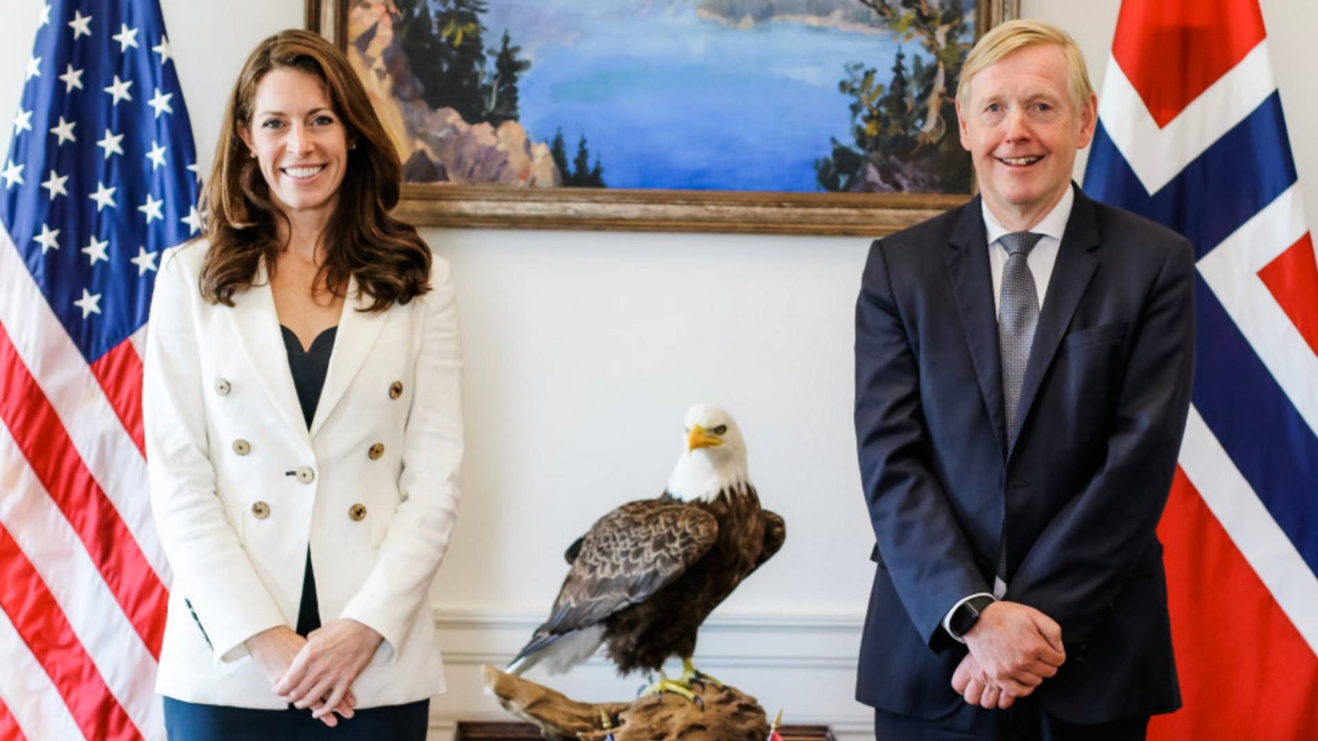 US Deputy Secretary of the Interior Kate MacGregor and Norwegian Ambassador Kåre R. Aas sing an agreement under the auspices of a stuffed bald eagle. | Photo: Faith Vander Voort / DoI