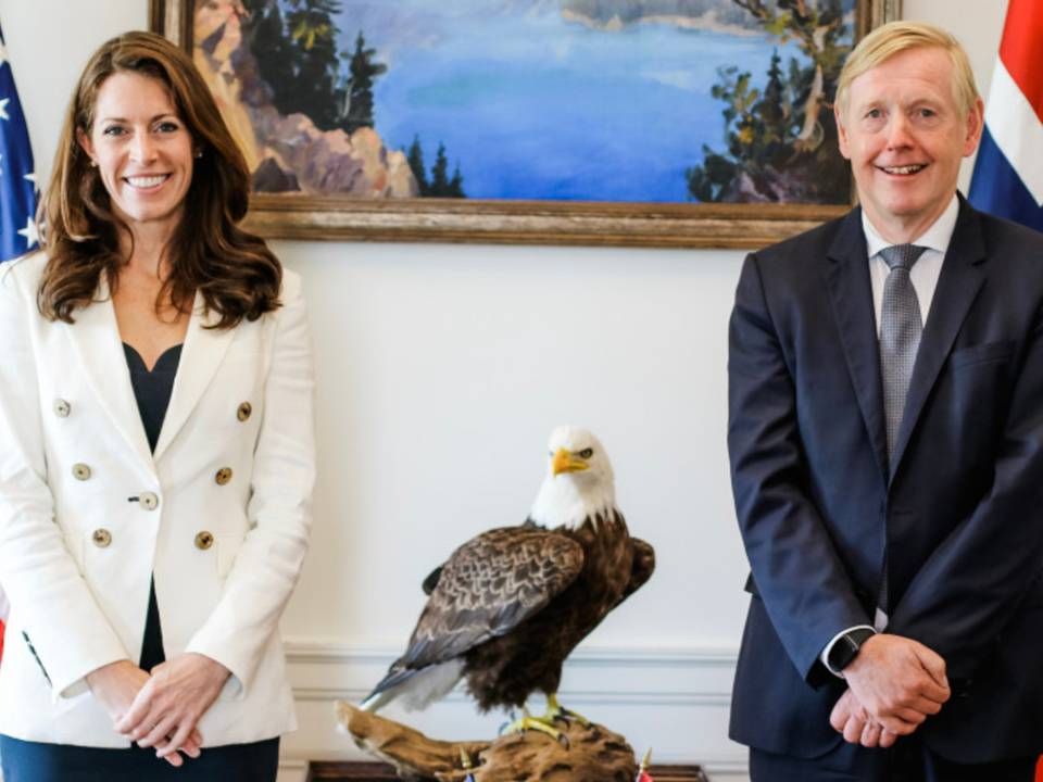 US Deputy Secretary of the Interior Kate MacGregor and Norwegian Ambassador Kåre R. Aas sing an agreement under the auspices of a stuffed bald eagle. | Photo: Faith Vander Voort / DoI