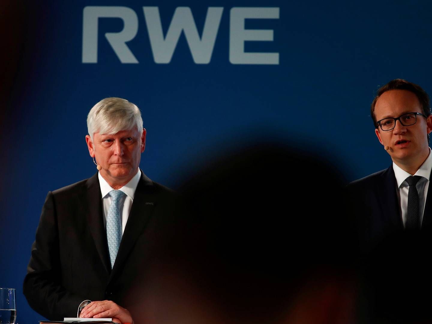 Nuværende adm. direktør for RWE, Markus Krebber (th), erstattede Rolf Martin Schmitz (tv) i 2021. | Photo: Wolfgang Rattay/REUTERS / X00227