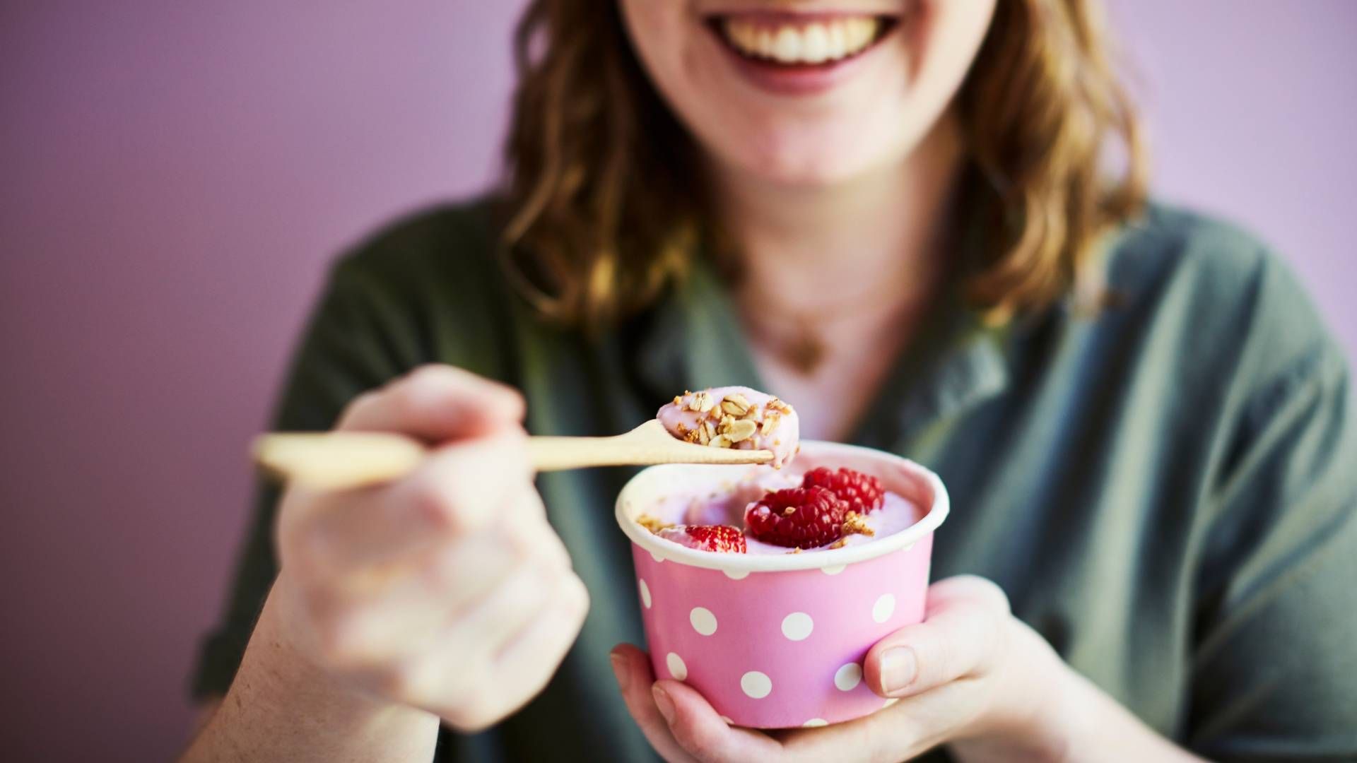 Naturli Foods har lanceret fem forskellige varianter af plantebaserede alternativer til yoghurt med smag af naturel, blåbær, pære-banan, jordbær og vanilje. | Foto: PR/Naturli Foods