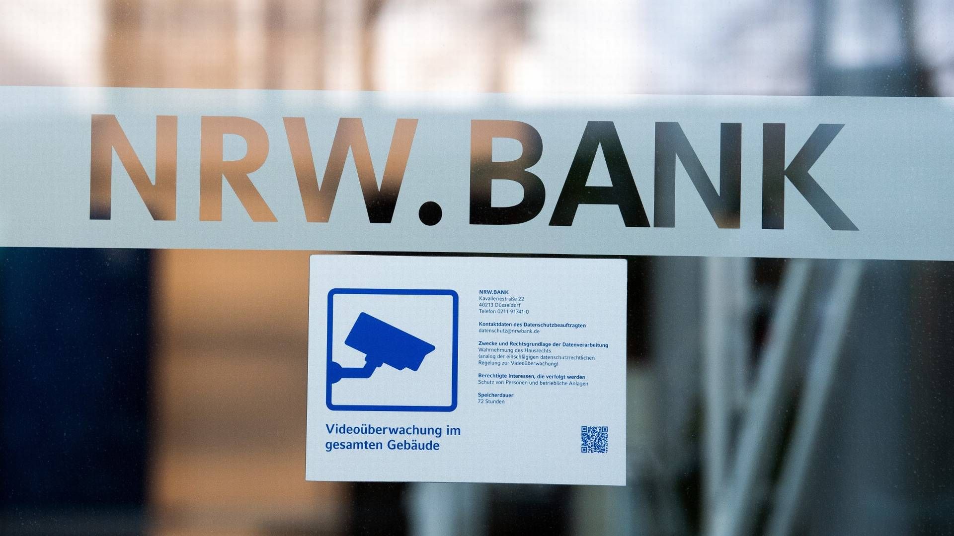 Der Eingang zur landeseigenen NRW.Bank in Düsseldorf. | Foto: picture alliance/Federico Gambarini/dpa