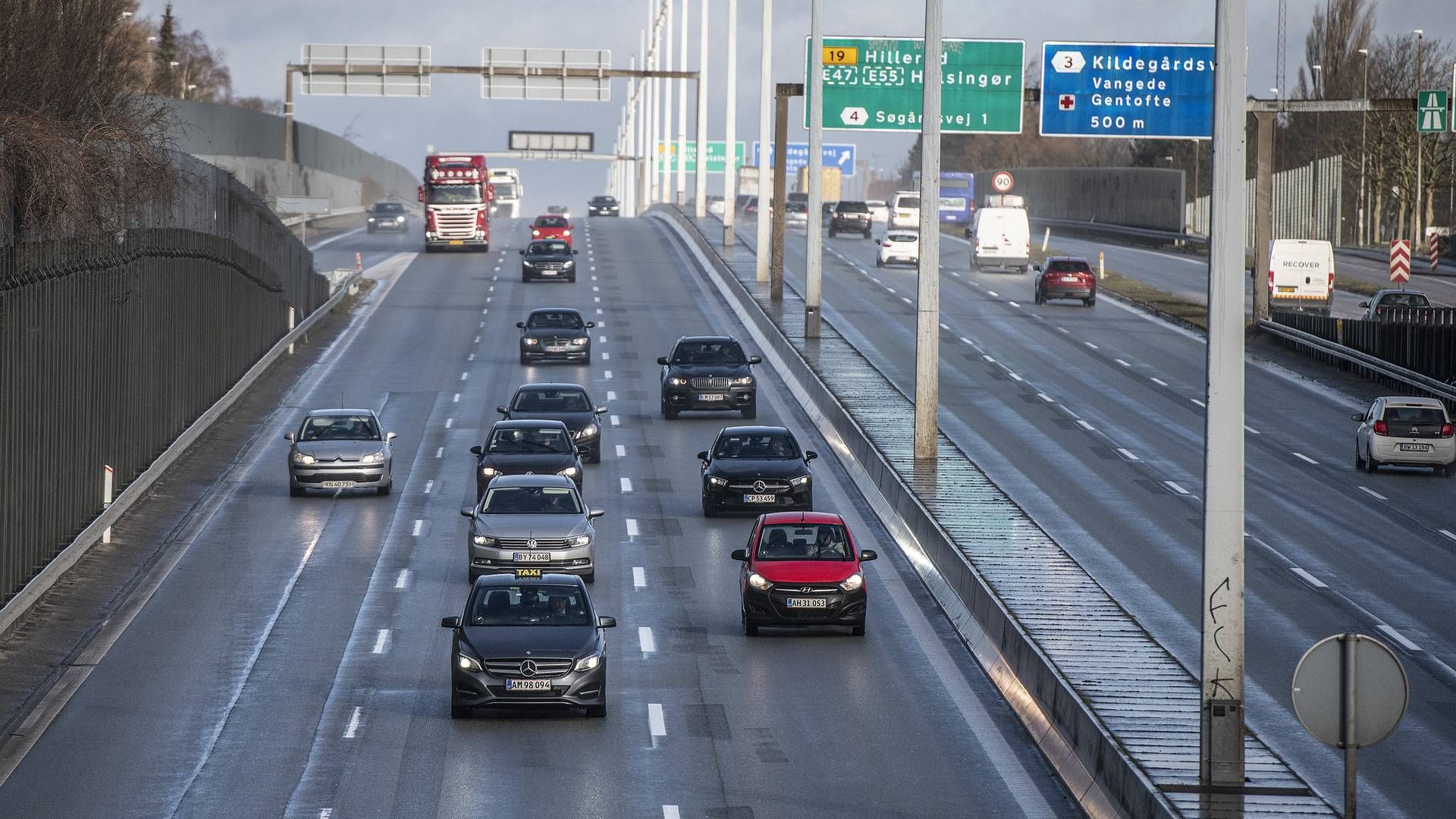 For anden gang indenfor et år skal regeringen nu forhandle om, hvad der skal drive danske biler. | Foto: Henning Hjorth
