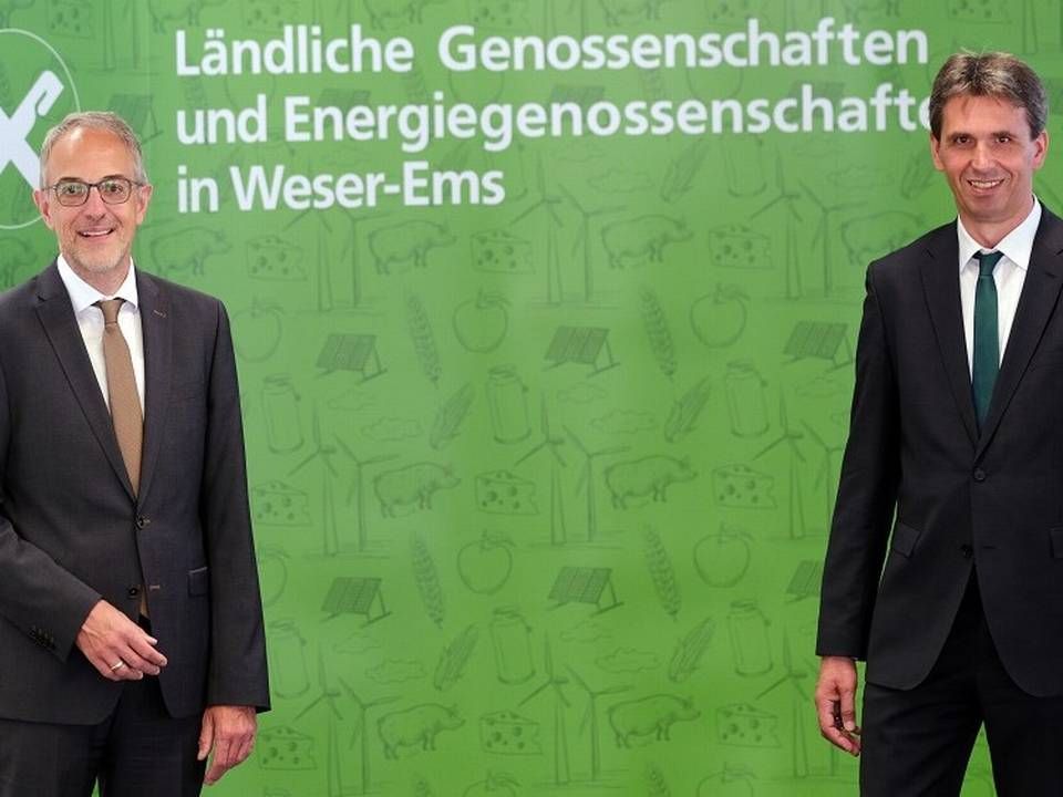 Die Verbandsdirektoren des Genossenschaftsverbandes Weser-Ems, Axel Schwengels (li.) und Johannes Freundlieb bei einem Termin im Juni. | Foto: Genossenschaftsverband Weser-Ems