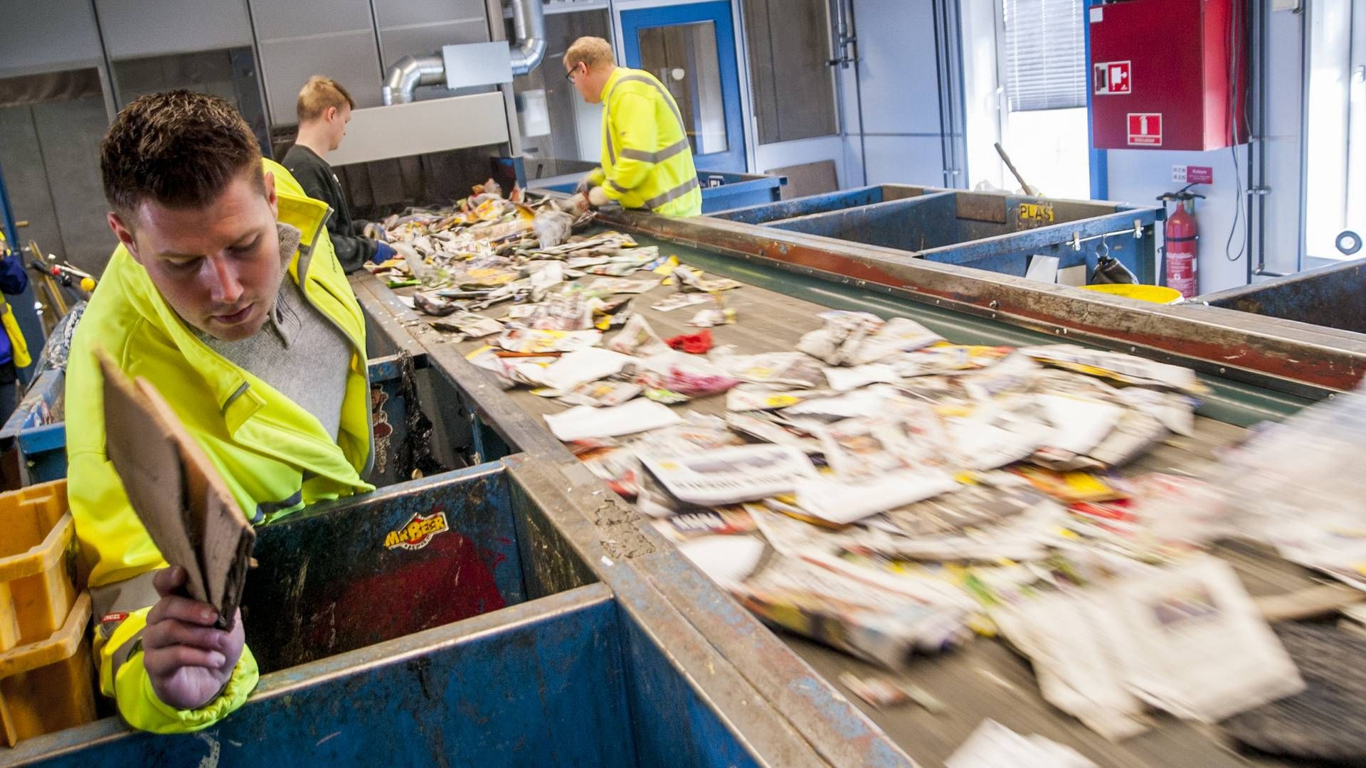Her ses manuel sortering inden yderligere maskinel behandling på sorteringsanlæggethos Dansk Affald i Vojens (arkivfoto). | Foto: Dansk Affaldsforening/PR