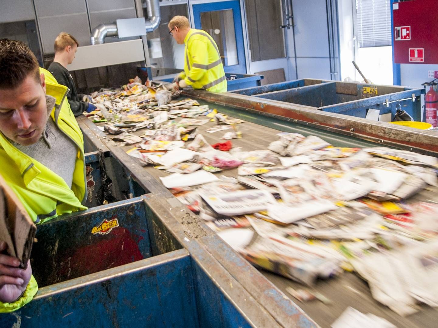 Her ses manuel sortering inden yderligere maskinel behandling på sorteringsanlæggethos Dansk Affald i Vojens (arkivfoto). | Foto: Dansk Affaldsforening/PR