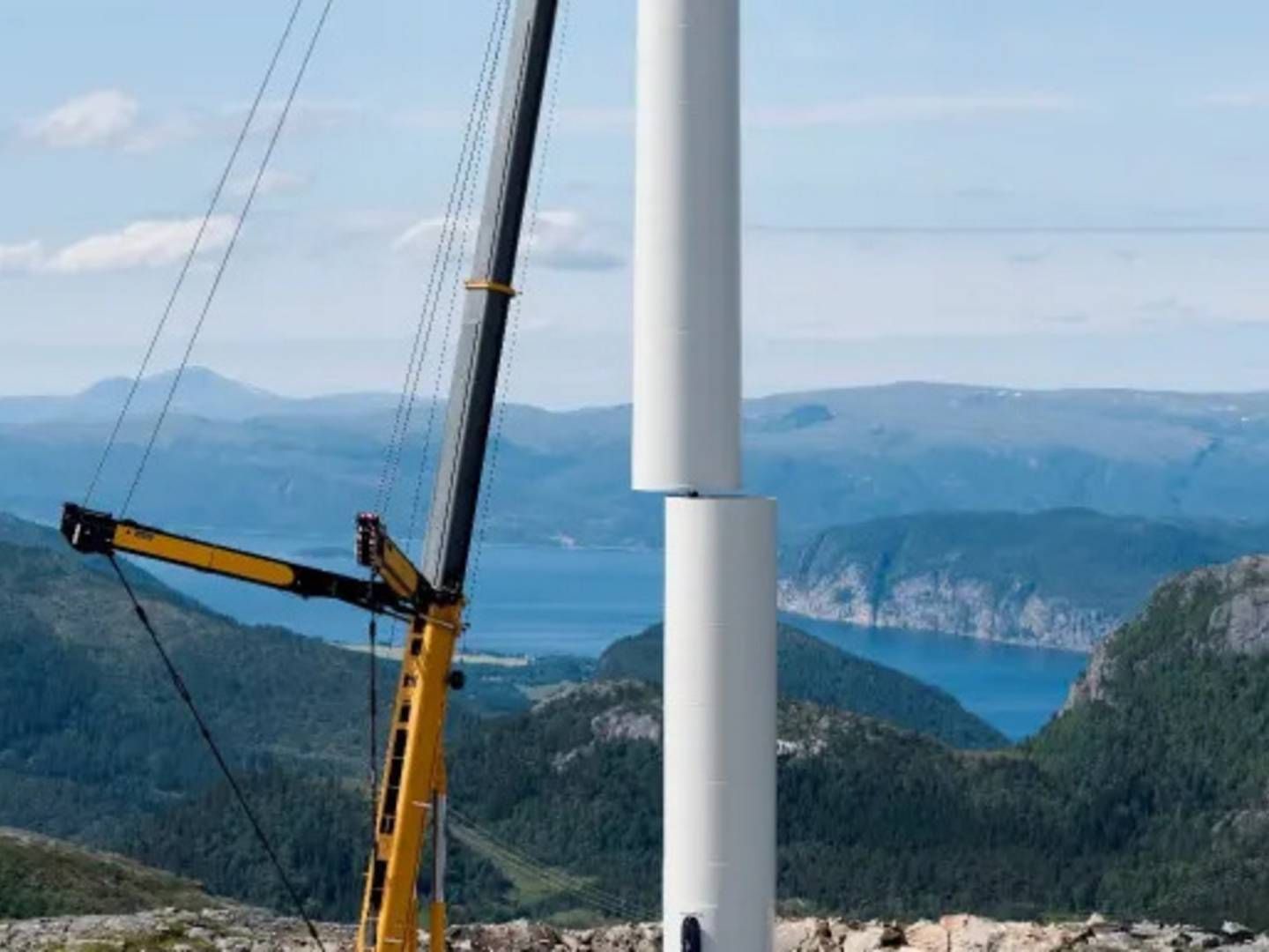 Photo from Geitfjellet two weeks ago, when Fosen Vind's final turbine was installed. | Photo: PR / Fosen Vind