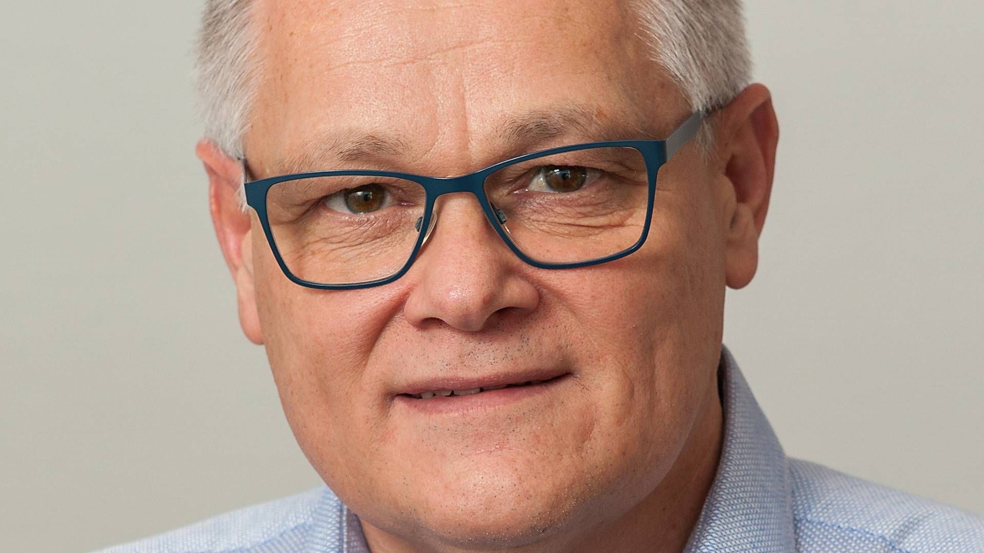 Henrik Agesen, adm. direktør i Klim Sparekasse vil ikke afvise, at det bliver nødvendigt at skrue på gebyrerne for at skabe en mere holdbar forretning. | Foto: PR