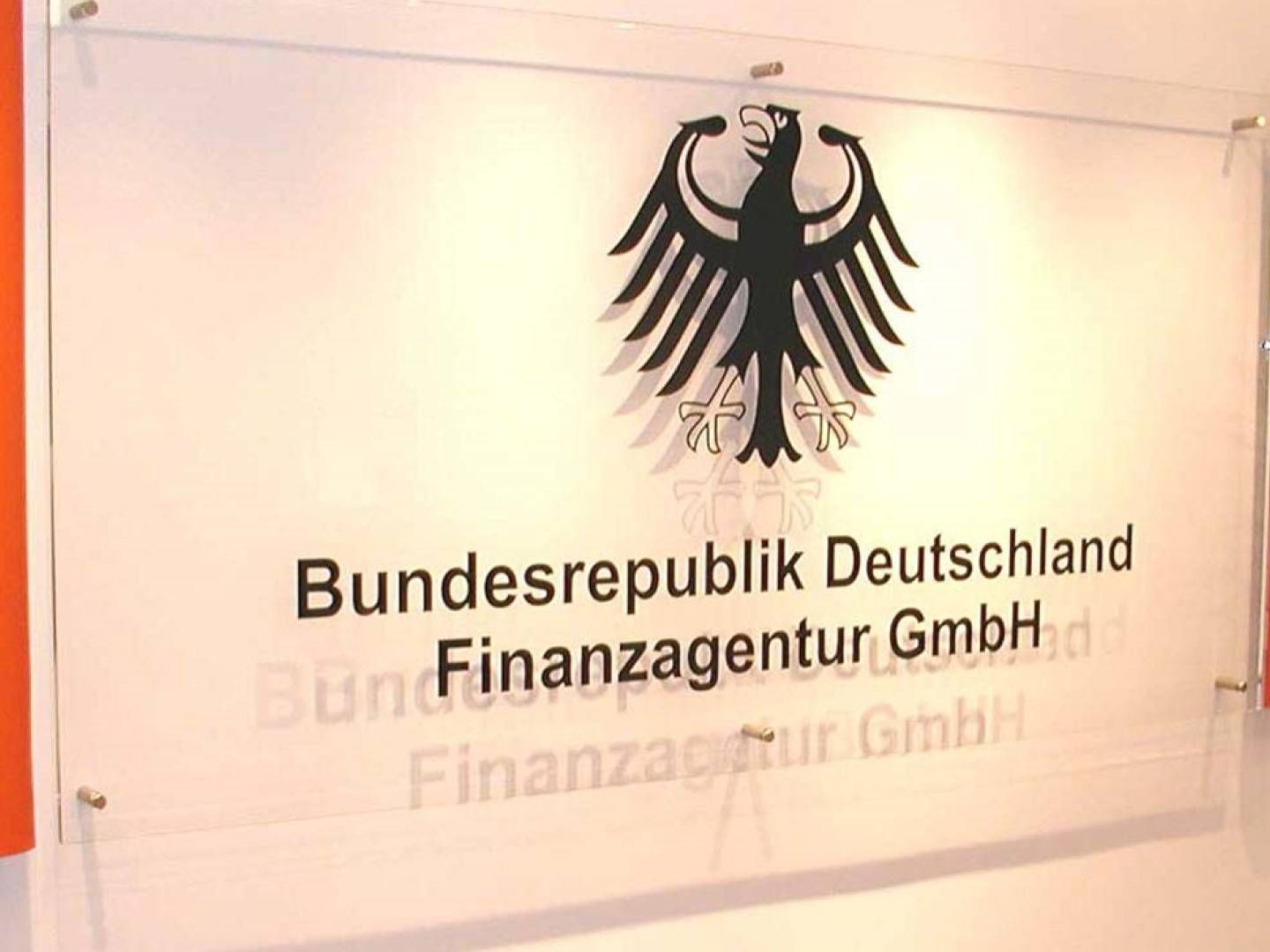 Türschild der Bundesrepublik Deutschland Finanzagentur | Foto: Quelle: Finanzagentur des Bundes
