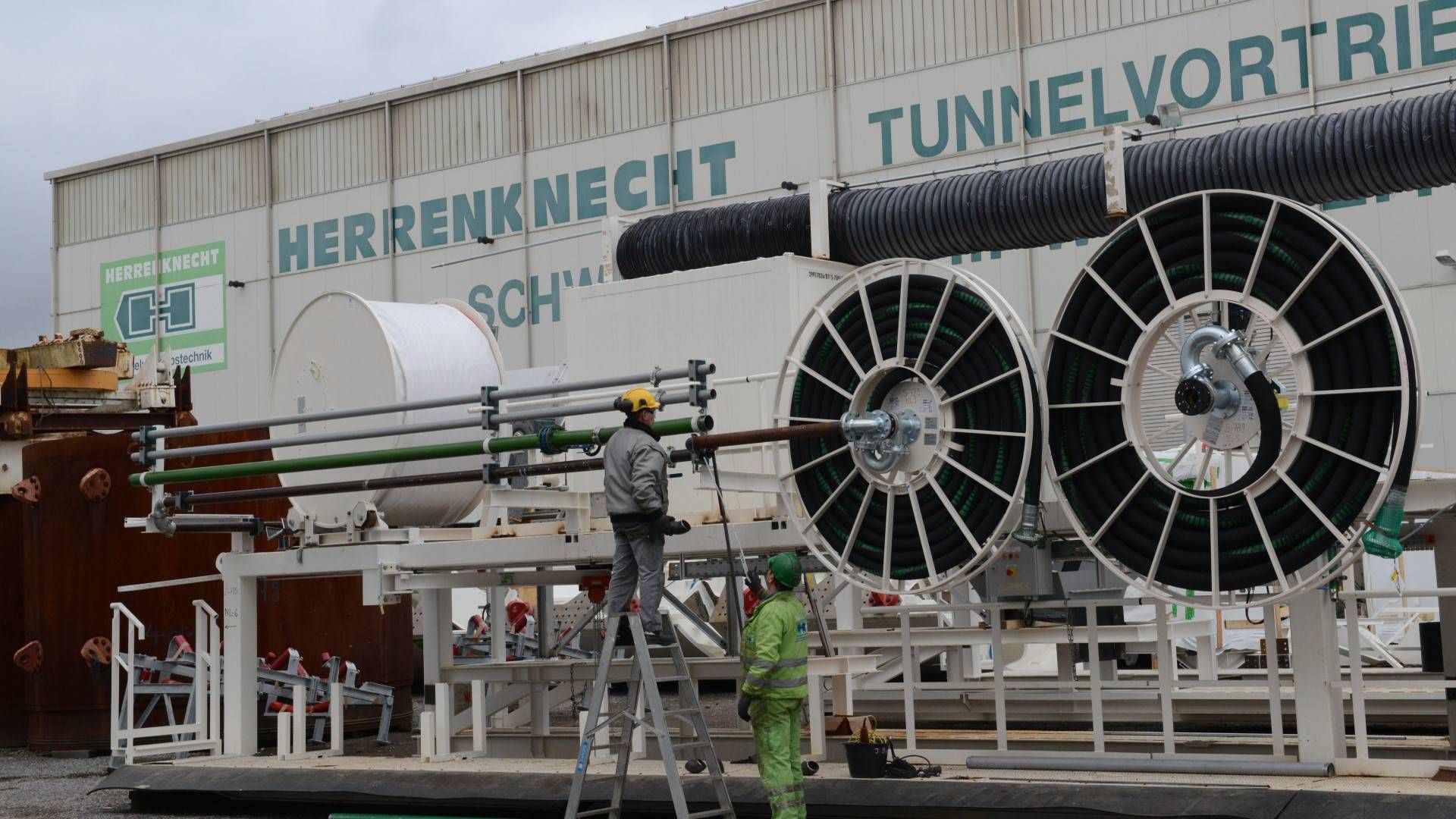 Gerade exportabhängige Firmen im Verarbeitenden Gewerbe, werden es laut KfW und Ifo schwer haben, das Vorkrisenniveau zu erreichen. (Symbolbild) | Foto: picture alliance / dpa