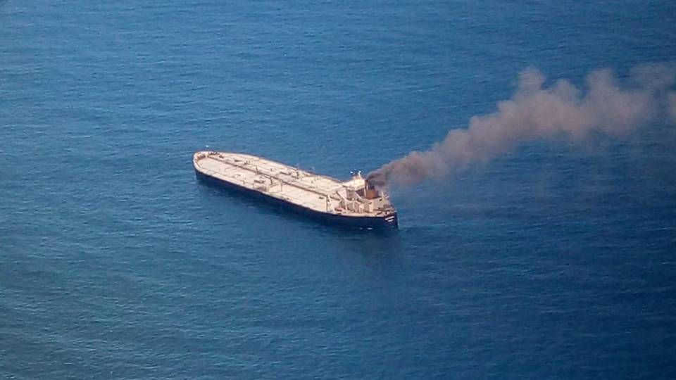 Skibet New Diamond brød i brand torsdag i sidste uge. Nu er skibet ramt af en ny brand. Billedet er fra torsdag. | Foto: SRI LANKAN AIRFORCE/VIA REUTERS / X80001