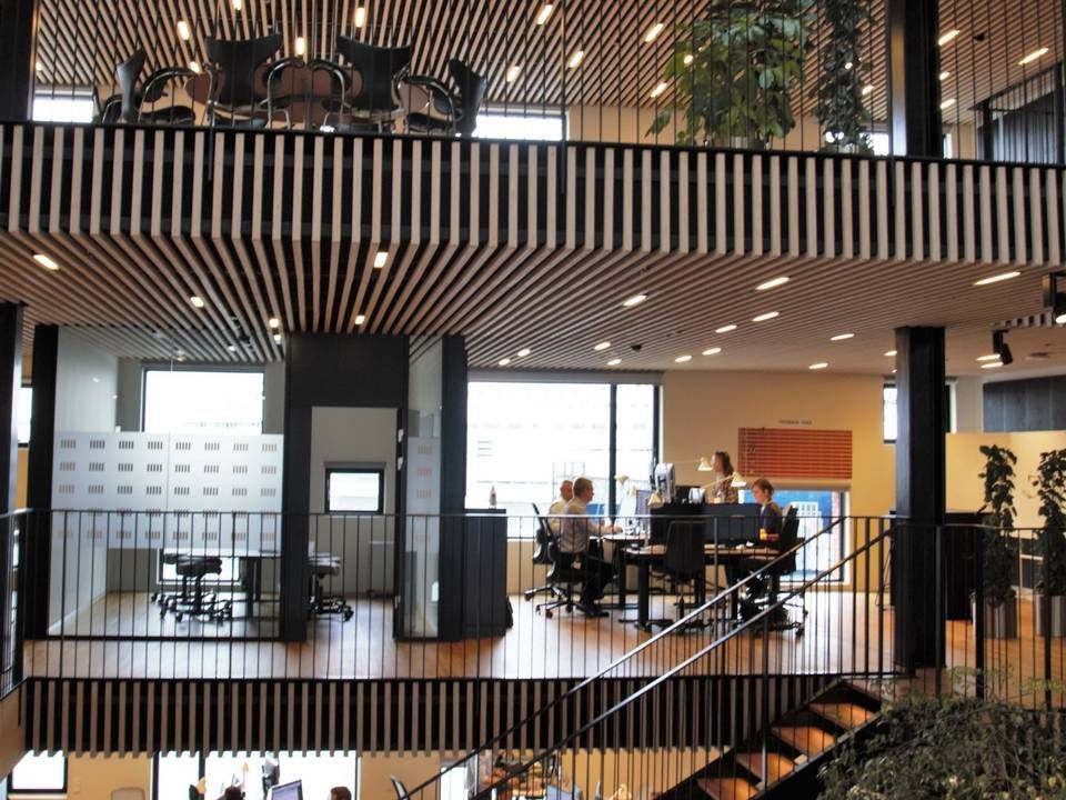 Tværgående trapper og glasvægge præger Nationalbankens nye hovedkvarter indvendigt. | Foto: Iben Schmidt / FinansWatch