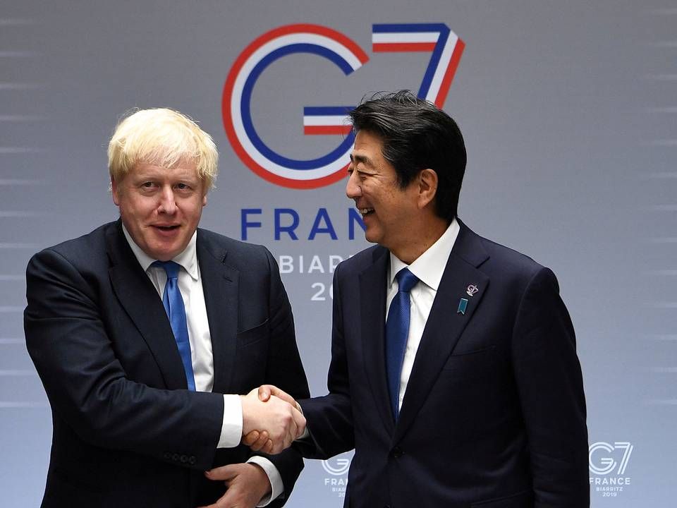 Storbritanniens premierminister Boris Johnson sammen med japans premierminster Shinzo Abe på et G7-topmøde i august 2019. | Foto: Pool/Reuters/Ritzau Scanpix