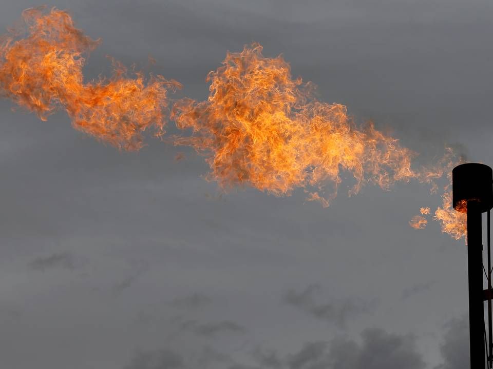 Flaring er bevidst afbrænding af overskudsgas - oftest brugt for at sikre personalet på f.eks. en olieplatform. Praksissen sender store mængder af den særdeles skadelige metan op i atmosfæren og bidrager bl.a. til at smelte indlandsisen. | Foto: ANGUS MORDANT/REUTERS / X06552