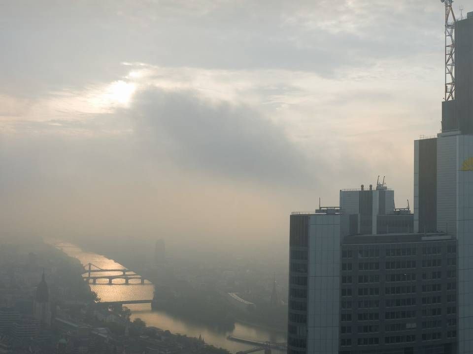 Die Commerzbank AG im Nebel in Frankfurt am Main | Foto: picture alliance