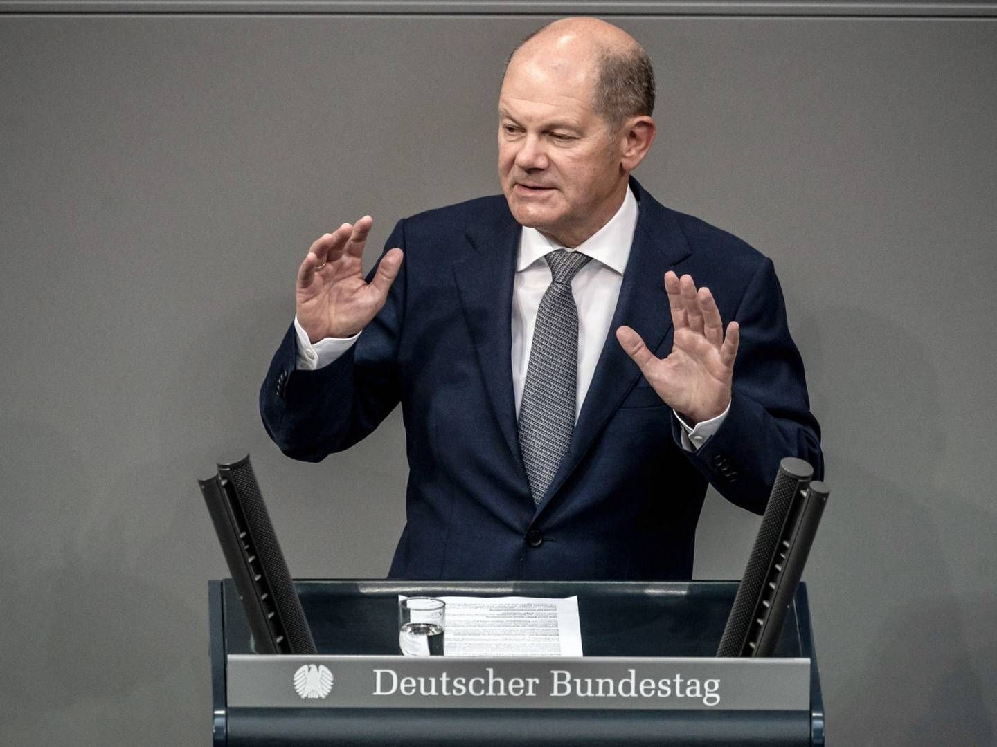 Olaf Scholz spricht in einer aktuellen Stunde des Deutschen Bundestages zu den Cum-Ex Steuerdeals | Foto: picture alliance/Michael Kappeler/dpa