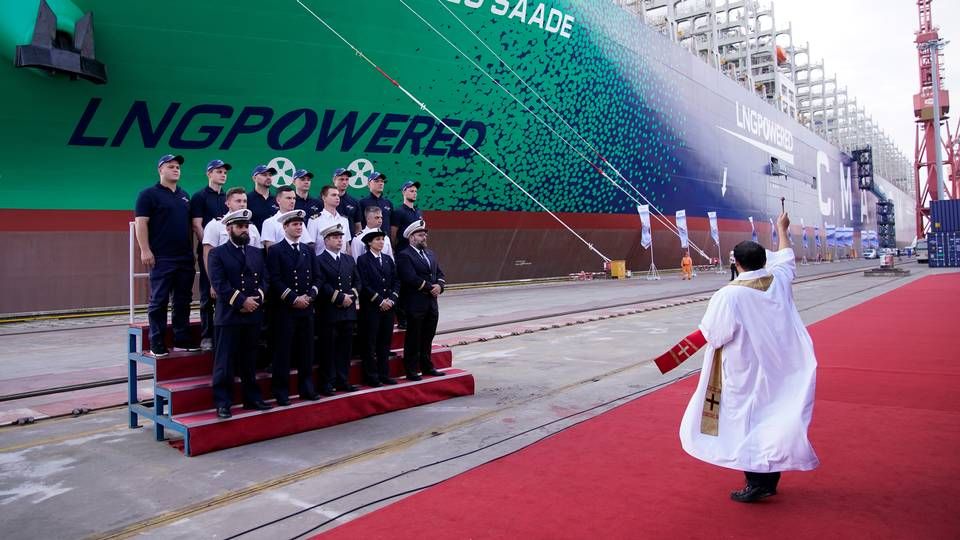 En præst velsignede skibet Jacques Saadé, som stævner ud på sin jomfrurejse fra Shanghai imorgen. | Photo: Aly Song/REUTERS / X01793