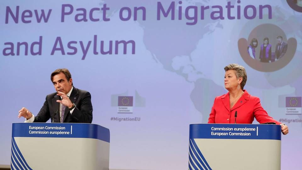 EU-kommissær for fremme af europæisk levevis, Margaritis Schinas, og EU's kommissær for indre anliggender, Ylva Johansson præsenterede onsdag middag EU-Kommissionens forslag til en ny asyl- og migrationspagt. | Foto: Stephanie Lecocq/AFP/Ritzau Scanpix