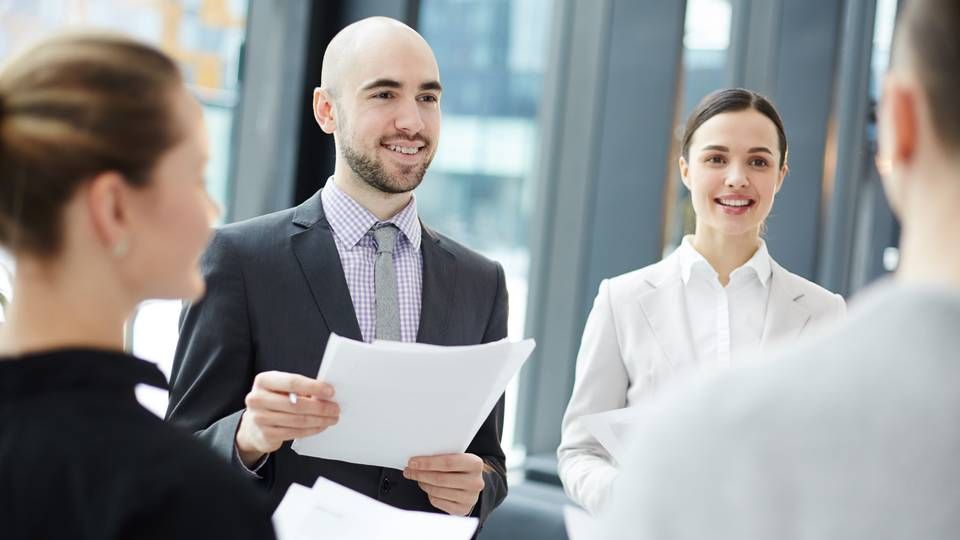 Für Smalltalk haben die wenigsten Banken konkrete Richtlinien - Hauptsache, das Bauchgefühl stimmt. | Foto: Colourbox