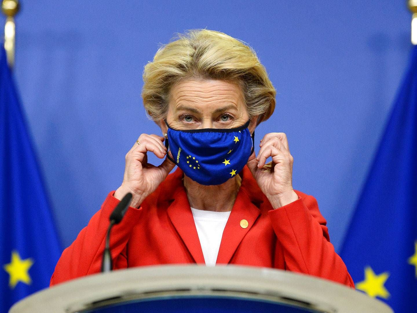 Formanden for EU-Kommissionen, Ursula von der Leyen, lagde sin maske, inden hun afleverede sit budskab til Storbritannien: Hiv jeres lov om et indre britisk marked af bordet eller tag en tur hos EU-domstolen. | Foto: Johanna Geron/Reuters/Ritzau Scanpix