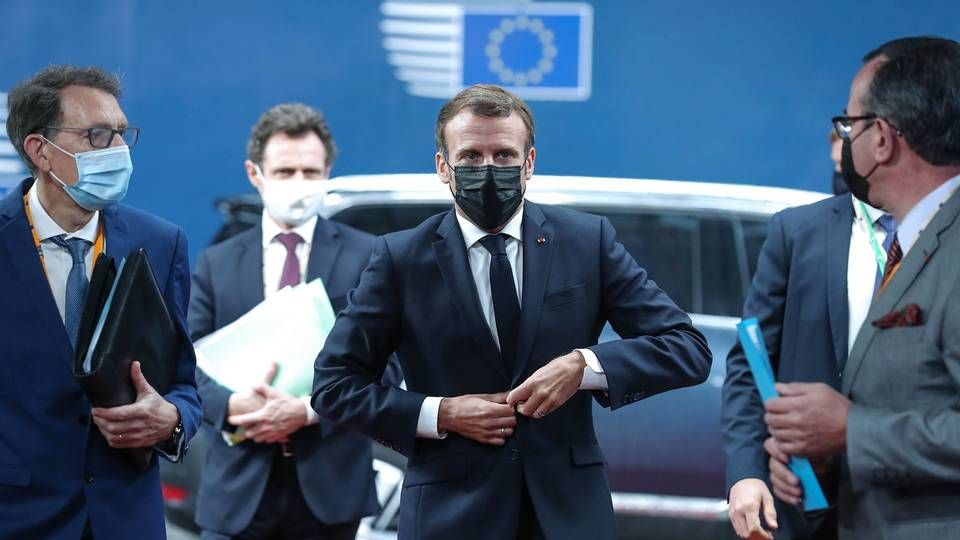 FRankrigs præsident Emmanuel Macron, der her ankommer til stats- og regeringschefernes topmød ei Bruxelles er en af fortalerne for en mere protektionistisk linje i europæisk erhvervsliv i modsætning til, hvad man for eksempel mener i Danmark. | Foto: Aris Oikonomou/AFP/Ritzau Scanpix