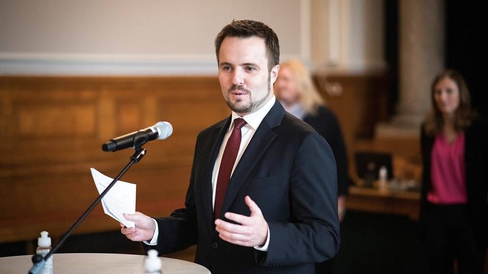 Erhvervsminister Simon Kolleruop (S) og en række politikere vil skrue op for statens eksportstøtte med ny aftale. | Foto: Erhvervsministeriet / PR