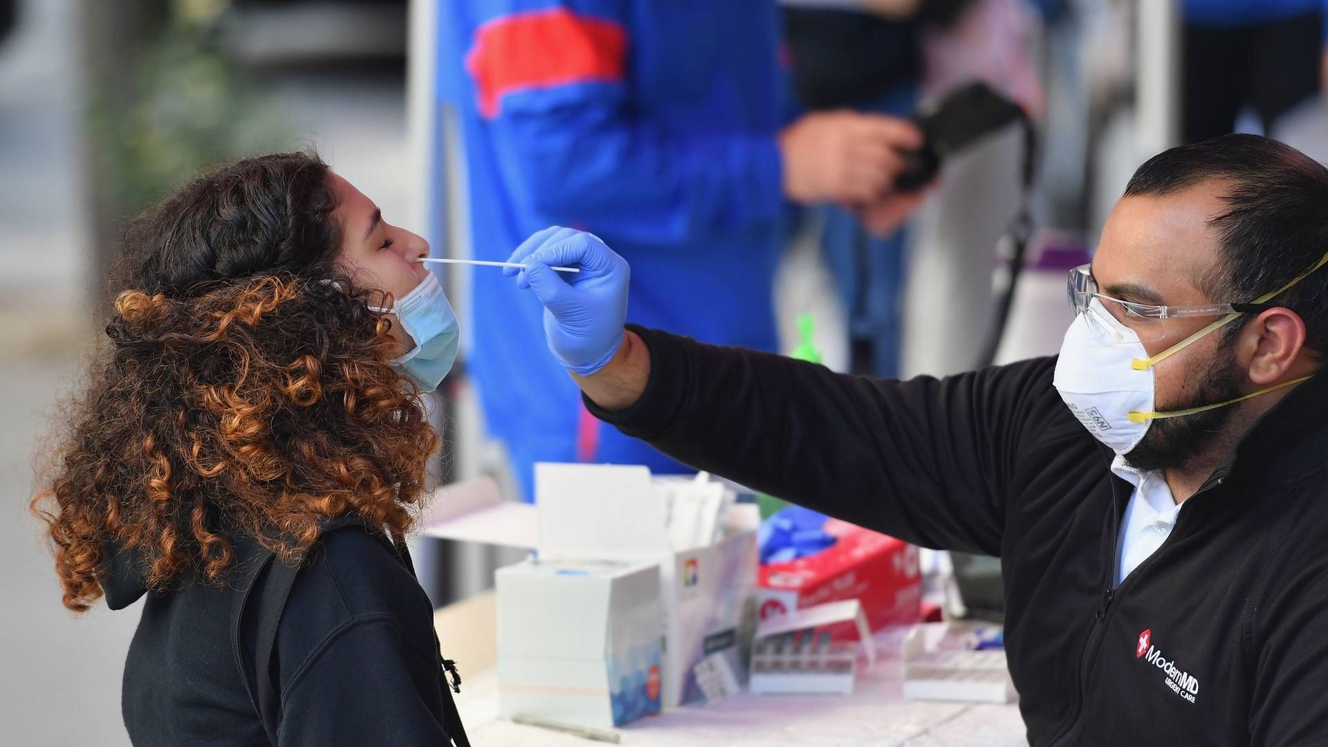 Den nye rekord er næsten 12.000 smittetilfælde højere end den hidtidige rekord, der blev sat tidligere på ugen. | Foto: ANGELA WEISS/AFP/Ritzau Scanpix