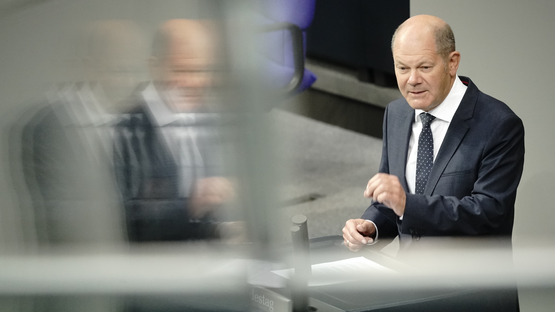 Bundesfinanzminister Olaf Scholz spricht im Bundestag
