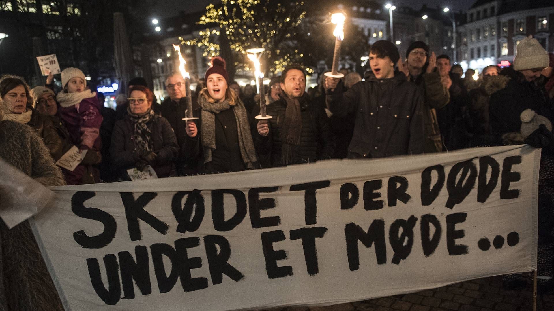 Frederiksberg Boligfond mener, at lejerne i Den Sønderjyske By skal betale 16 mio. kr. i sagsomkostninger. Her er der demonstration ifb. skødet i 1932, hvor der står, at lejerne kan købe Den Sønderjyske By for 2,9 mio. kr., som fonden gav, da ejendommen blev købt af Frederiksberg Kommune. | Foto: Mogens Flindt