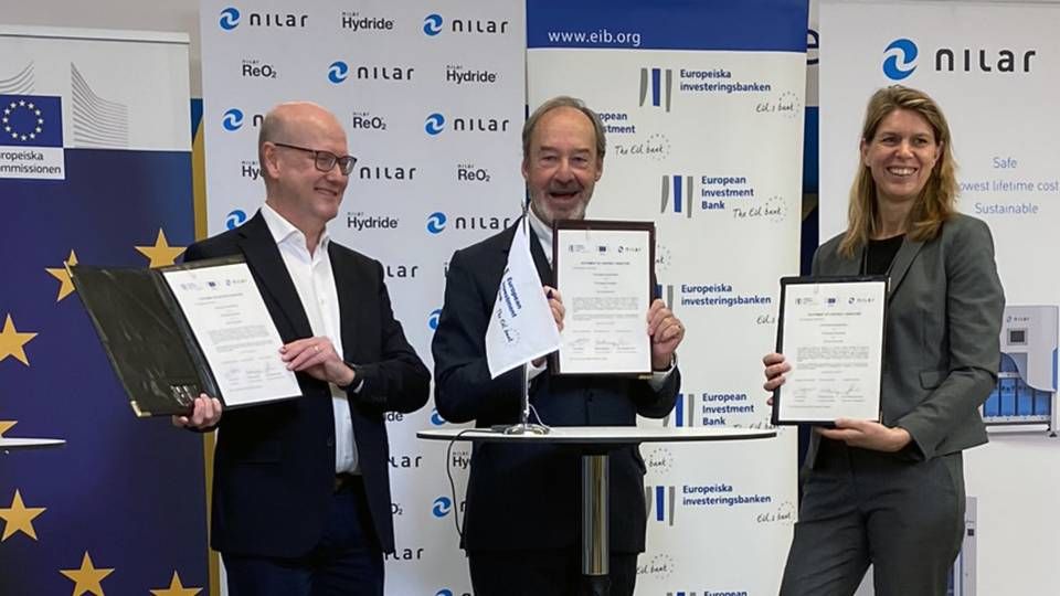 Bestyrelsesformand i Nilar Michael Obermayer (i midten) i forbindelse med præsentationen af EIB-lånet. | Foto: PR / Nilar