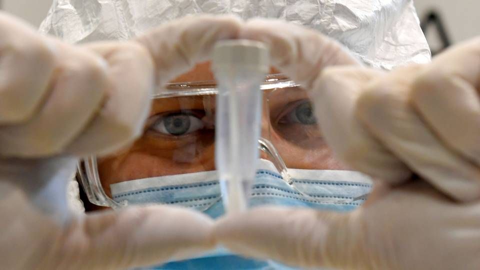 Eurofins i Danmark har indgået en aftale med Danske Regioner om at analysere flere tusind coronatest dagligt. | Foto: Matthias Rietschel/Reuters/Ritzau Scanpix