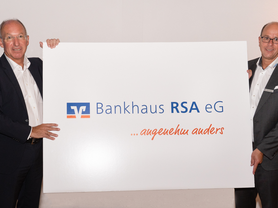 v.l.: Vorstandssprecher Thomas Rinberger und Vorstand Alfred Pongratz der Raiffeisenbank Rechtmehring-Soyen-Albaching | Foto: Bankhaus RSA