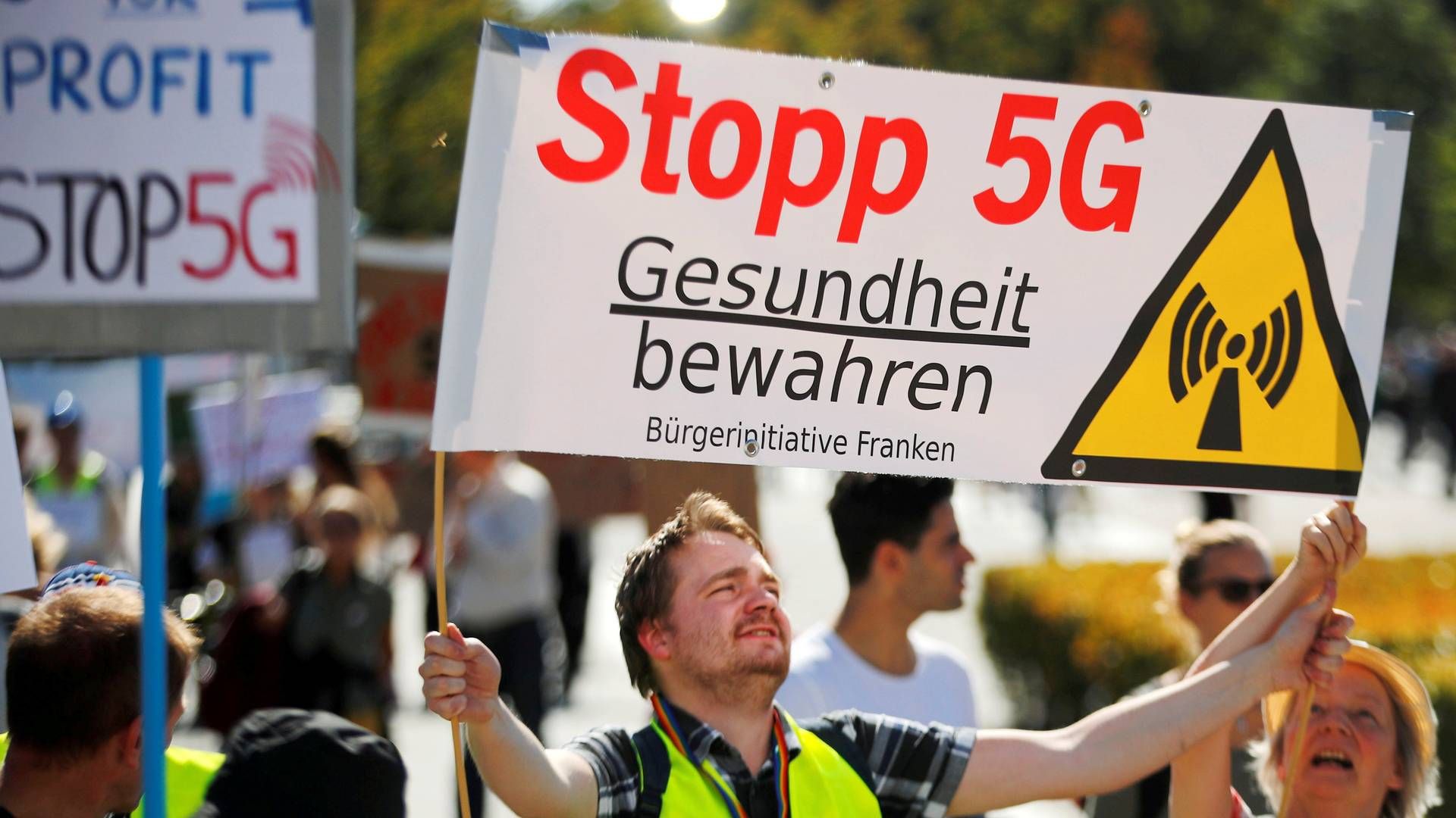 Mange steder i EU – her i Berlin – har borgere demonstreret mod 5G-teknologien. | Foto: HANNIBAL HANSCHKE/REUTERS / X02197