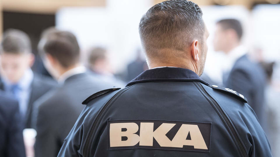 Ein Sicherheitsmann des BKA | Foto: picture alliance/Boris Roessler/dpa