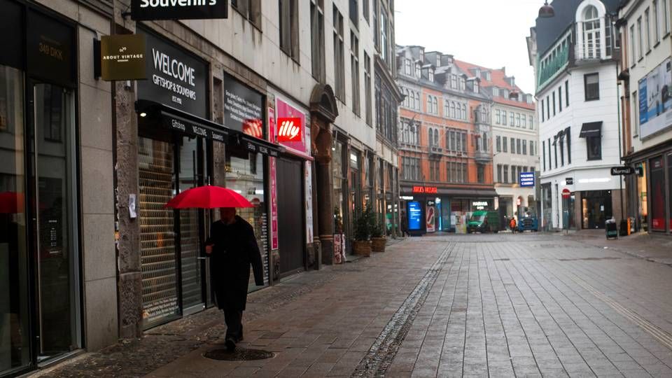 Vismændene vurderer, at finanspolitiske tiltag som udbetaling af feriepenge vil være med til at give et mindre fald i den danske økonomi end før antaget. | Foto: Gregers Tycho/Ritzau Scanpix