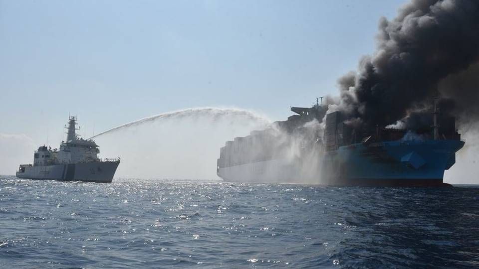 Ilden på Maersk Honam brød ud 6. marts 2018. Den indiske kystvagt hjalp til med slukningen. | Foto: INDIAN COAST GUARD