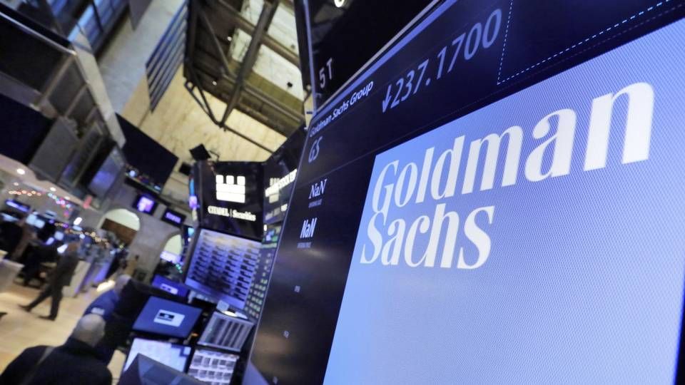 Goldman Sachs-Logo in der New Yorker Börse | Foto: picture alliance / AP Photo