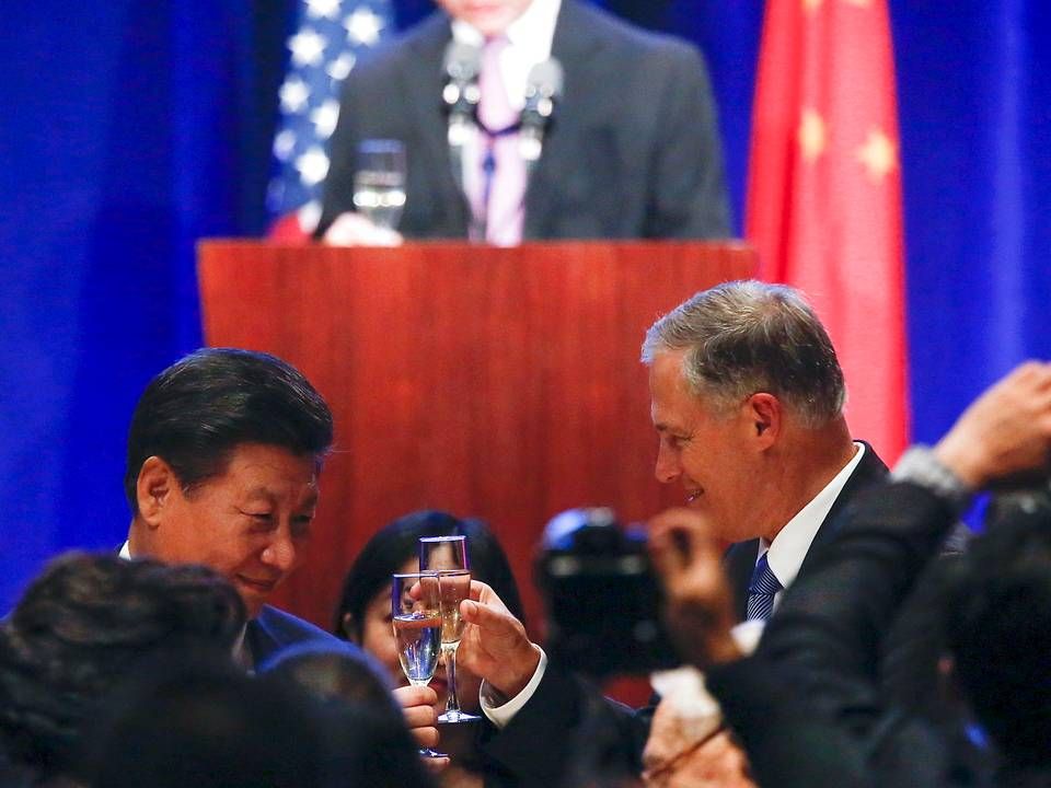 Den røde løber var rullet ud, da Kinas præsident Xi Jinping (til højre) mødtes med Washingtons guvernør Jay Inslee i 2015. Siden har Inslee ændret holdning til den kinesisk statsejede metanol-fabrik i Kalama. | Foto: Jason Redmond/Reuters/Ritzau Scanpix